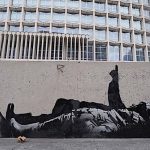 هدیه سال نو بنکسی؛ دو گرافیتی جدید در لندن ظاهر شدند هدیه سال نو بنکسی؛ دو گرافیتی جدید در لندن ظاهر شدند