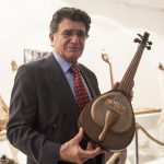 عکس‌ها و سازهای شجریان به موزه هنرهای معاصر رفت