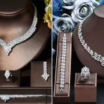 سرویس طلا سفید عروس؛ ۱۵ مدل خاص و درخشان از جدیدترین ترندهای امسال سرویس طلا سفید عروس؛ ۱۵ مدل خاص و درخشان از جدیدترین ترندهای امسال