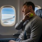 ترفندی ساده برای خداحافظی با بدن‌درد؛ یک توپ تنیس همراه داشته باشید!