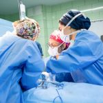 جراحی موفقیتآمیز ۲۲ سنگ مثانه از بیمار ۹۰ ساله در آباده: شاهکار پزشکی در بیمارستان امام خمینی (ره) جراحی موفقیتآمیز ۲۲ سنگ مثانه از بیمار ۹۰ ساله در آباده: شاهکار پزشکی در بیمارستان امام خمینی (ره)