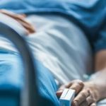 بازیگر مشهور سریال اجل معلق بستری شد/ مردم دعا کنند بازیگر مشهور سریال اجل معلق بستری شد/ مردم دعا کنند