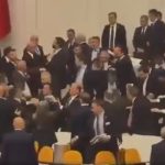 درگیری و کتک کاری شدید در پارلمان ترکیه + فیلم