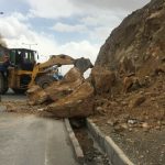 ریزش کوه آزادراه قزوین-رشت را بست