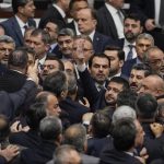 درگیری فیزیکی در مجلس ترکیه+ فیلم