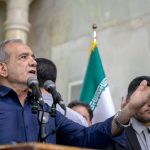 چرا به مسئولان اَنگ خوردن و بردن می‌زنید/ برخی از فرماندهانی که ترور شدند حتی یک خانه نداشتند+ فیلم