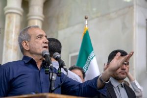 چرا به مسئولان اَنگ خوردن و بردن می‌زنید/ برخی از فرماندهانی که ترور شدند حتی یک خانه نداشتند+ فیلم