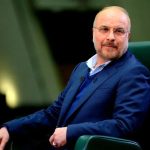 حضور قالیباف در یک مراسم ختم همراه با پدرش +عکس