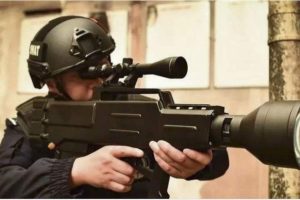 آزمایش یک سلاح جدید روی آقای وزیر؛ در برابر دوربینها + فیلم آزمایش یک سلاح جدید روی آقای وزیر؛ در برابر دوربینها + فیلم