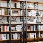 خداحافظی با گرد و غبار؛ روش‌های طلایی برای تمیز کردن کتابخانه در شب عید