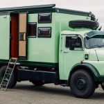 میخ‌های کرومی روی چرخ کامیون‌ها چیست و چه کاربردی دارد؟