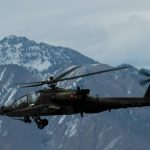 آپاچی با مهمات جدید آمریکا به شکارچی ترسناک پهپادها تبدیل شد