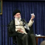 رهبر انقلاب: خطرناک‌تر از ناو، سلاحی است که آن را به قعر دریا می‌فرستد