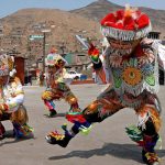 رقص با پولاد بر لبه پرتگاه؛ میراث ممنوعه‌ای که نماد هویت ملی پرو شد